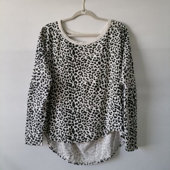 Chaser Womens White Black Animal Print Drop Shoulder Cut Out Back Blouse Size L - Picture 1 of 7